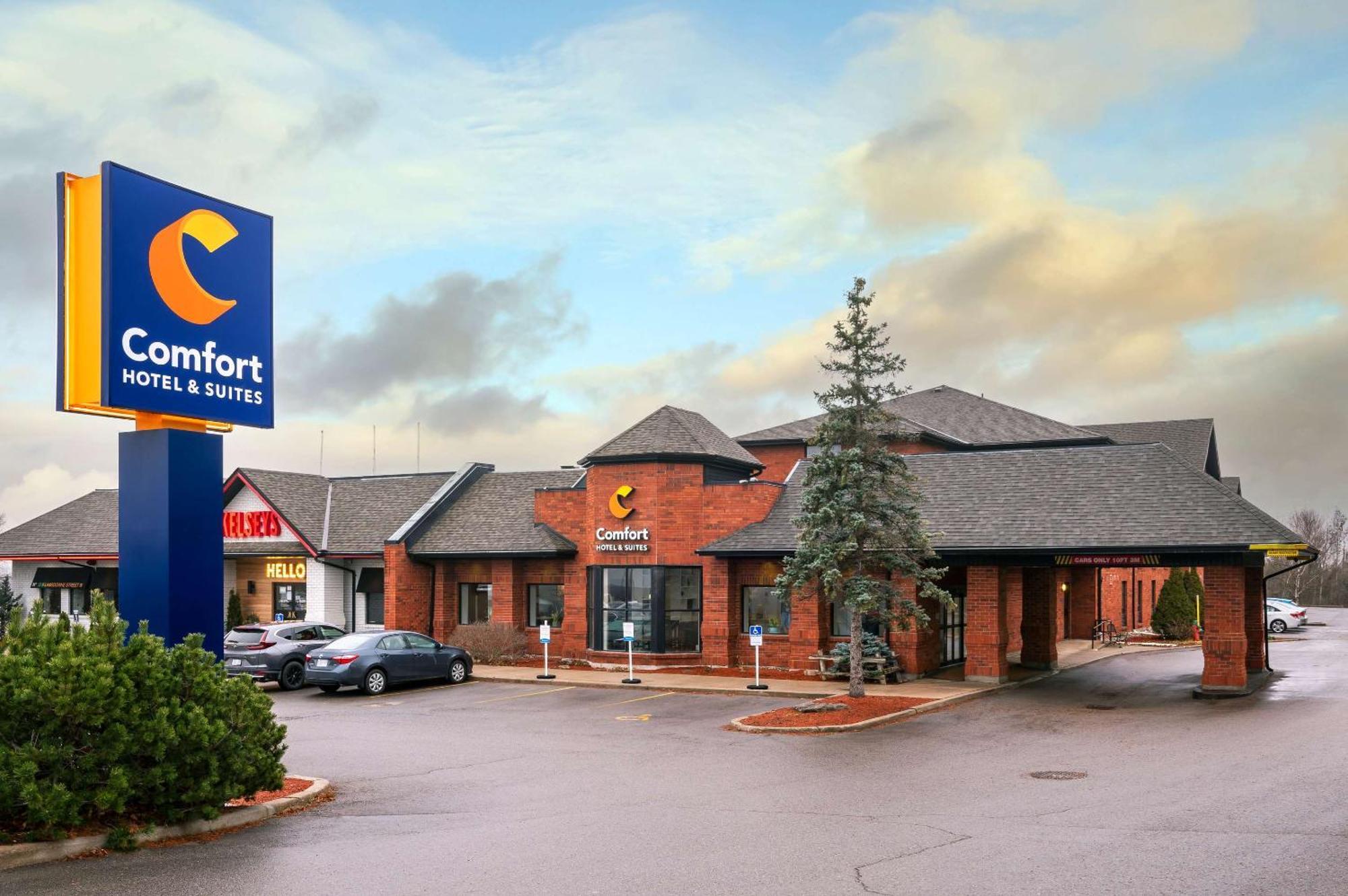 Comfort Hotel & Suites Peterborough Exterior foto